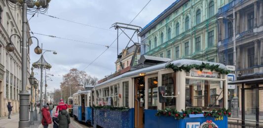 Świąteczny tramwaj Bałwanek wyruszył na tory we Wrocławiu! NOWOŚĆ