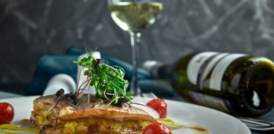 Łączenie wina z kuchnią fusion – zasady, o których mało kto wie