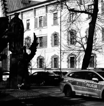 Wrocław zwiększa bezpieczeństwo w szkołach i przedszkolach. Będą dodatkowe patrole policji i szkolenia
