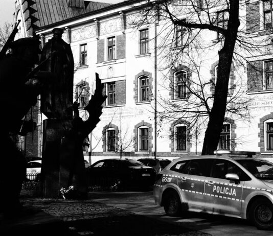Wrocław zwiększa bezpieczeństwo w szkołach i przedszkolach. Będą dodatkowe patrole policji i szkolenia