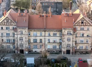 Ruszają zapowiadane remonty kamienic na wrocławskim Brochowie