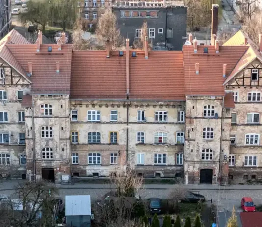 Ruszają zapowiadane remonty kamienic na wrocławskim Brochowie