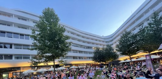 Bezpłatne koncerty jazzowe na pięknym patio OVO Wrocław! Wystąpi Natalia Szczypuła