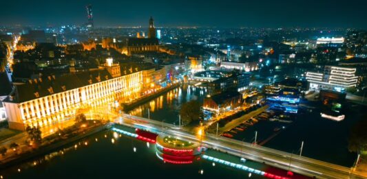 Mosty Uniwersyteckie Najlepszą Inwestycją Oświetleniową 2025 roku w Polsce