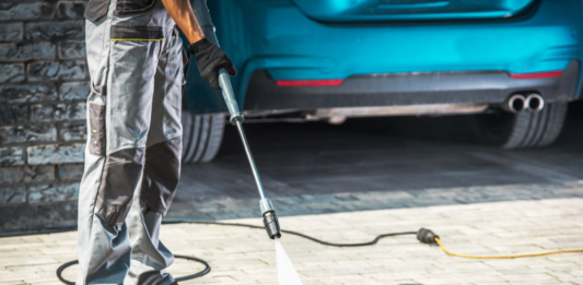 Mycie ciśnieniowe we Wrocławiu – co można wyczyścić i kiedy ma sens?