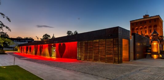 Zakochaj się w nauce. Walentynki w Hydropolis z kwiatami w roli głównej