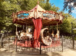 Ogród Staromiejski we Wrocławiu: bajkowa karuzela, plac zabaw Alicji w Krainie Czarów i Teatr Lalek