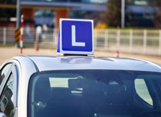 Nauka jazdy we Wrocławiu – jak wybrać odpowiednią szkołę?