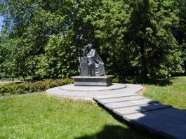 Park Juliusza Słowackiego we Wrocławiu – między naturą a miastem