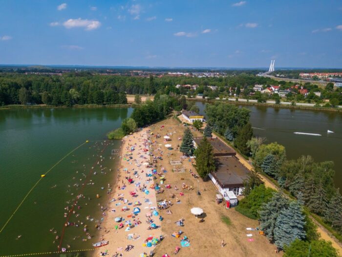Na zdjęciu widok na Kąpielisko Glinianki we Wrocławiu