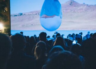 Wrocław: Ruchome murale na ścianach wrocławskich kamienic! Znamy program 4. edycji Kinomuralu