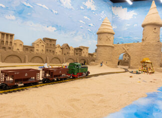 Miasto z Piasku wraca do Kolejkowa! Ponad 10 ton piasku, fantazja i ekologiczne przesłanie Na zdjęciu wnętrze Kolejkowa /Kolejkowo