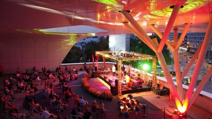 Na zdjęciu koncert w Pitlane Summer Bar