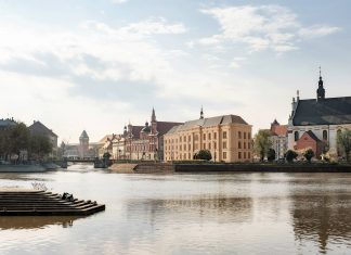 W budynku dawnego wydziału Farmacji Akademii Medycznej powstaje L’UNI – prestiżowa inwestycja biurowa