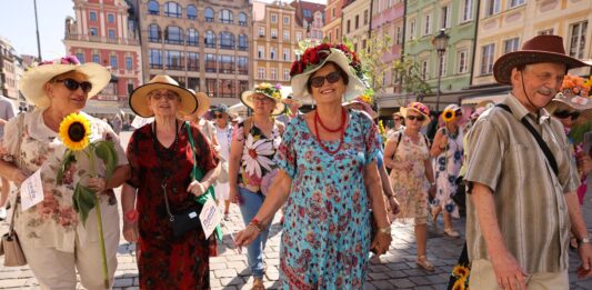 Już po raz szesnasty Wrocław zaprasza na Dni Seniora – 150 wydarzeń dla seniorów! Marsz Kapeluszy