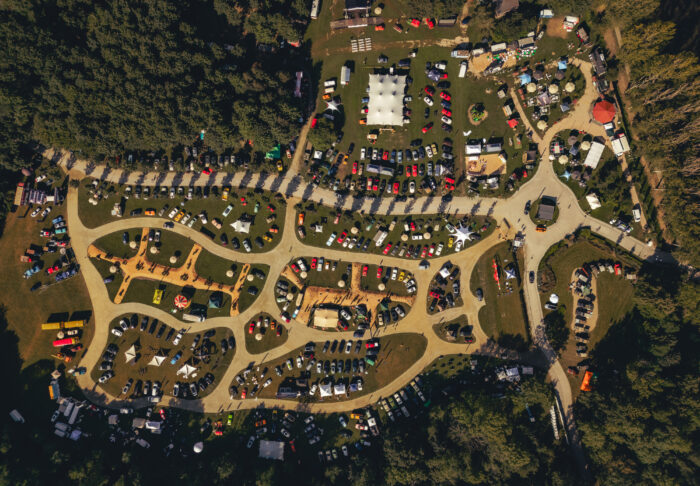 Na zdjęciu widok z lotu ptaka na festiwal MotoClassic
