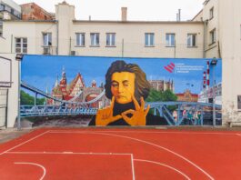 Adam Mickiewicz na tle Wrocławia- nowy mural na Nadodrzu