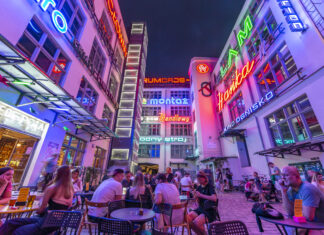 Miasto wynajęło neony przy Ruskiej. Podpisano umowę na 10 lat