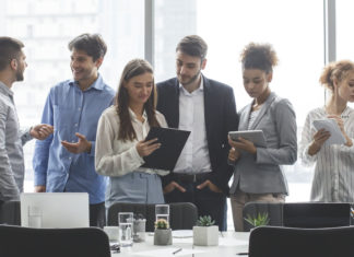 Nowoczesny networking – jak zarabiać na znajomościach?