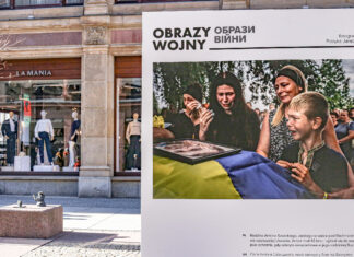 Wystawa „Obrazy wojny” stanęła na ul. Świdnickiej we Wrocławiu