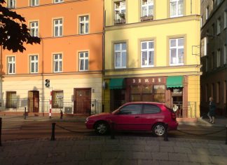 Samotna trzylatka spacerowała ul. Odrzańską we Wrocławiu