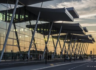 Tego jeszcze nie było – koncert i Silent Disco na lotnisku!