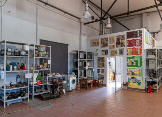 We Wrocławiu powstało Muzeum Ekosystemu: Od pianina z Breslau, przez stare aparaty, pralkę Franię i Trybunę Ludu