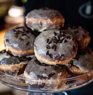 Tłusty Czwartek 2025: Pączki z tej wrocławskiej piekarni zamówisz do domu/biura bez stania w kolejce!