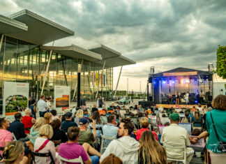 Jazz przejmuje Wrocław. Koncerty w tramwajach, na plażach i… na lotnisku