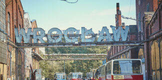 Zabytkowe tramwaje i autobusy opanują Wrocław. Dzień Otwarty Zajezdni Popowice już 26 września