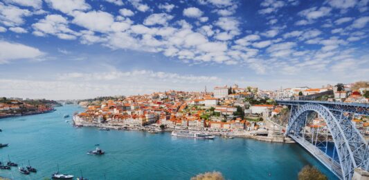 Jesienna nowość w rozkładzie lotów z Wrocławia: Porto już za 99 zł w jedną stronę!