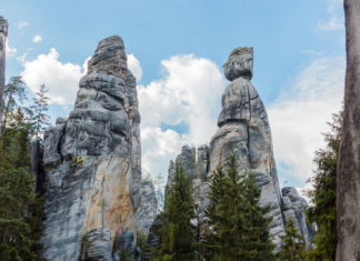 Wracają sezonowe pociągi Kolei Dolnośląskich do Skalnego Miasta