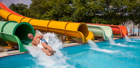 Gdzie na basen w okolicy Wrocławia? 5 miejsc, które kuszą cenami i atrakcjami!