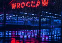 Co robić we Wrocławiu gdy pada deszcz? Sprawdźcie nasze pomysły na niepogodę! Na zdjęciu Dworzec Główny we Wrocławiu