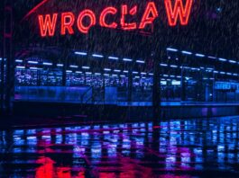 Co robić we Wrocławiu gdy pada deszcz? Sprawdźcie nasze pomysły na niepogodę! Na zdjęciu Dworzec Główny we Wrocławiu