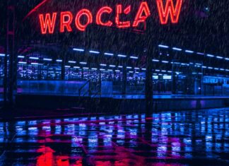 Co robić we Wrocławiu gdy pada deszcz? Sprawdźcie nasze pomysły na niepogodę! Na zdjęciu Dworzec Główny we Wrocławiu