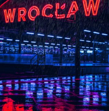 Co robić we Wrocławiu gdy pada deszcz? Sprawdźcie nasze pomysły na niepogodę! Na zdjęciu Dworzec Główny we Wrocławiu