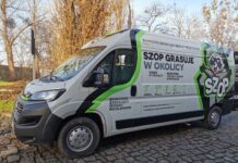PSZOK we Wrocławiu. Co można oddać do punktu zbiórki odpadów? Gdzie je znaleźć? Na zdjęciu pojazd usługi SZOP, w którym można składać elektrośmieci