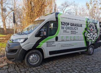 PSZOK we Wrocławiu. Co można oddać do punktu zbiórki odpadów? Gdzie je znaleźć? Na zdjęciu pojazd usługi SZOP, w którym można składać elektrośmieci