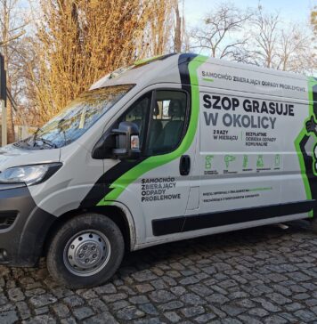 PSZOK we Wrocławiu. Co można oddać do punktu zbiórki odpadów? Gdzie je znaleźć? Na zdjęciu pojazd usługi SZOP, w którym można składać elektrośmieci