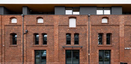 We Wrocławiu dawne stajnie zamienią się w przestrzeń dla sztuki!