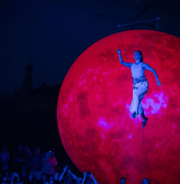 Akrobaci nad publicznością, kosmiczna scenografia i teatr pod gołym niebem. Wielkie Święto Wrocławia na Różance