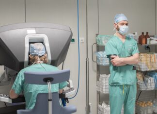 W USK we Wrocławiu przeprowadzono pierwszą na Dolnym Śląsku operację robotyczną z udziałem kardiochirurgów