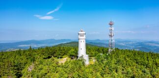 Majówka za miastem – dlaczego warto wybrać Góry Sowie?