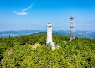 Majówka za miastem – dlaczego warto wybrać Góry Sowie?