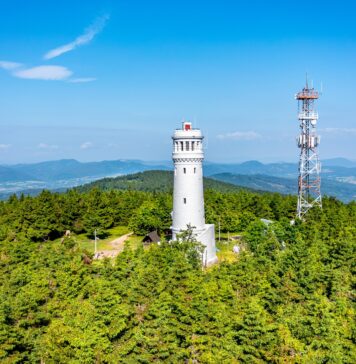 Majówka za miastem – dlaczego warto wybrać Góry Sowie?