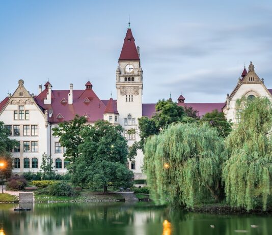 Wrocławski Hogwart? Park Stanisława Tołpy – perła pośród parków