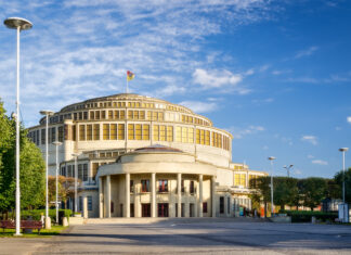 Do Hali Stulecia wejdziesz tylko w obuwiu zmiennym. Nowy regulamin od kwietnia! Na zdjęciu Hala Stulecia