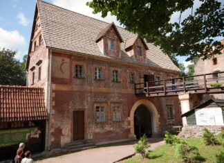 Dolny Śląsk na wakacje: Miejsce pełne legend – Zamek Grodno