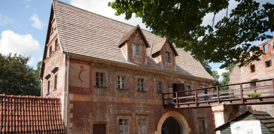 Dolny Śląsk na wakacje: Miejsce pełne legend – Zamek Grodno